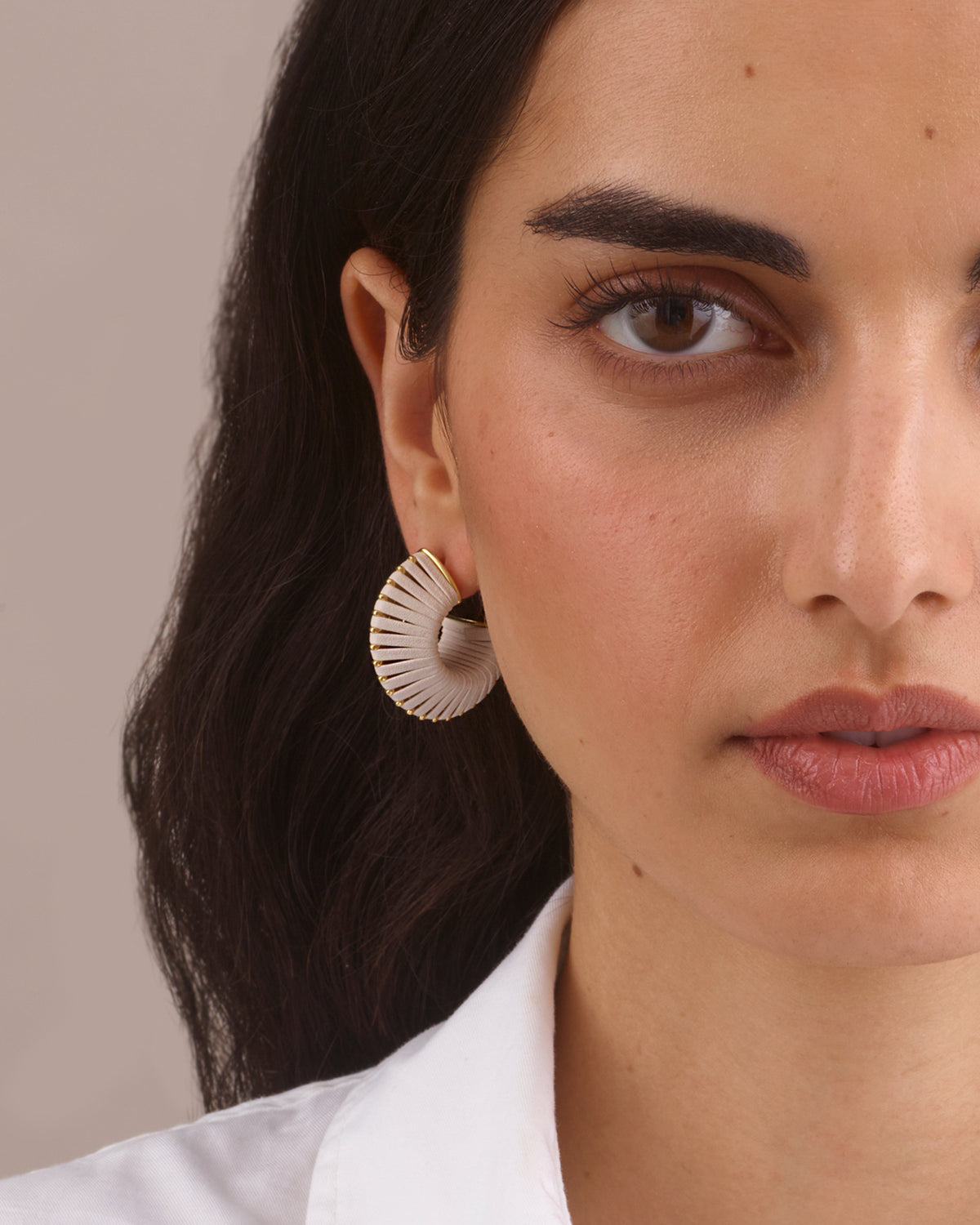CHUNKY LEATHER HOOP EARRINGS - WHITE