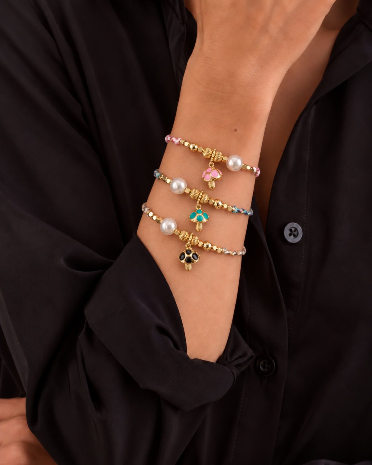 MUSHROOM CHARM BRACELET - BLACK