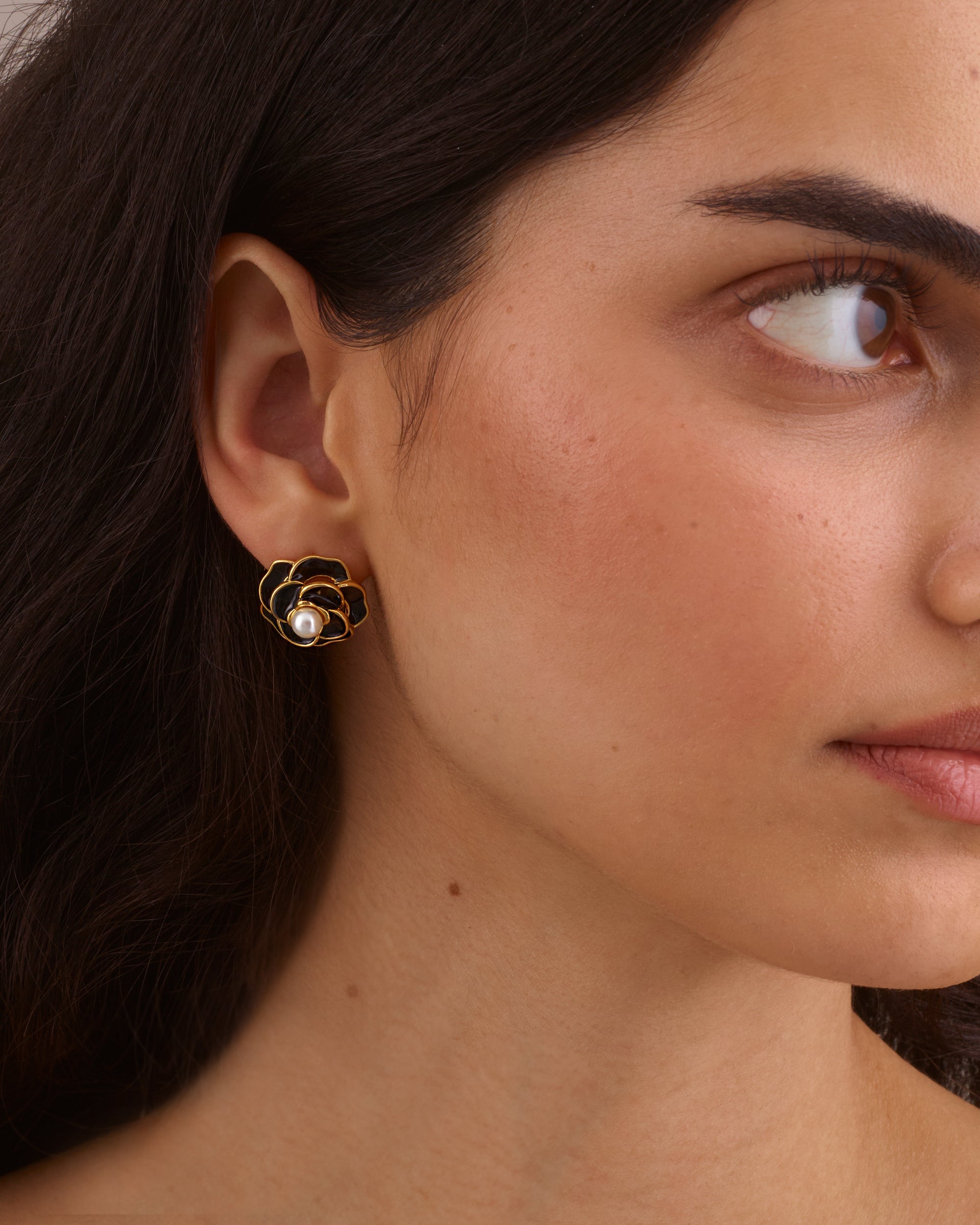 CAMELLIA GOLD STUD EARRINGS - BLACK & WHITE