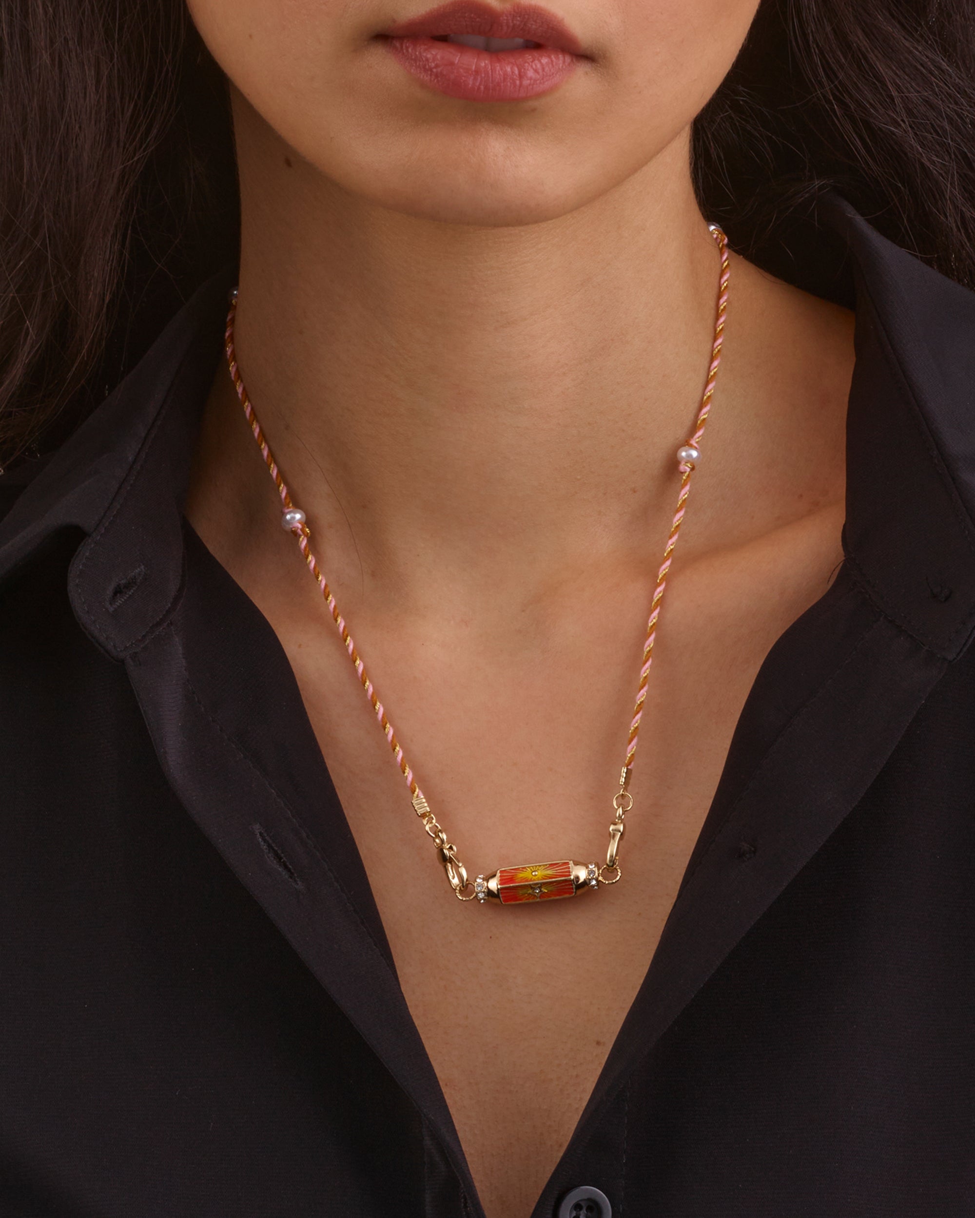 STARBURST AMULET PENDANT NECKLACE - ORANGE