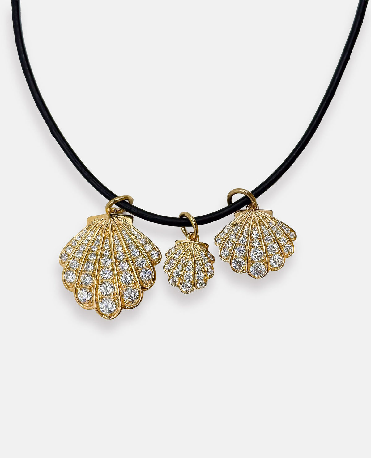 LA PLAGE TRIPLE SCALLOP SHELL NECKLACE