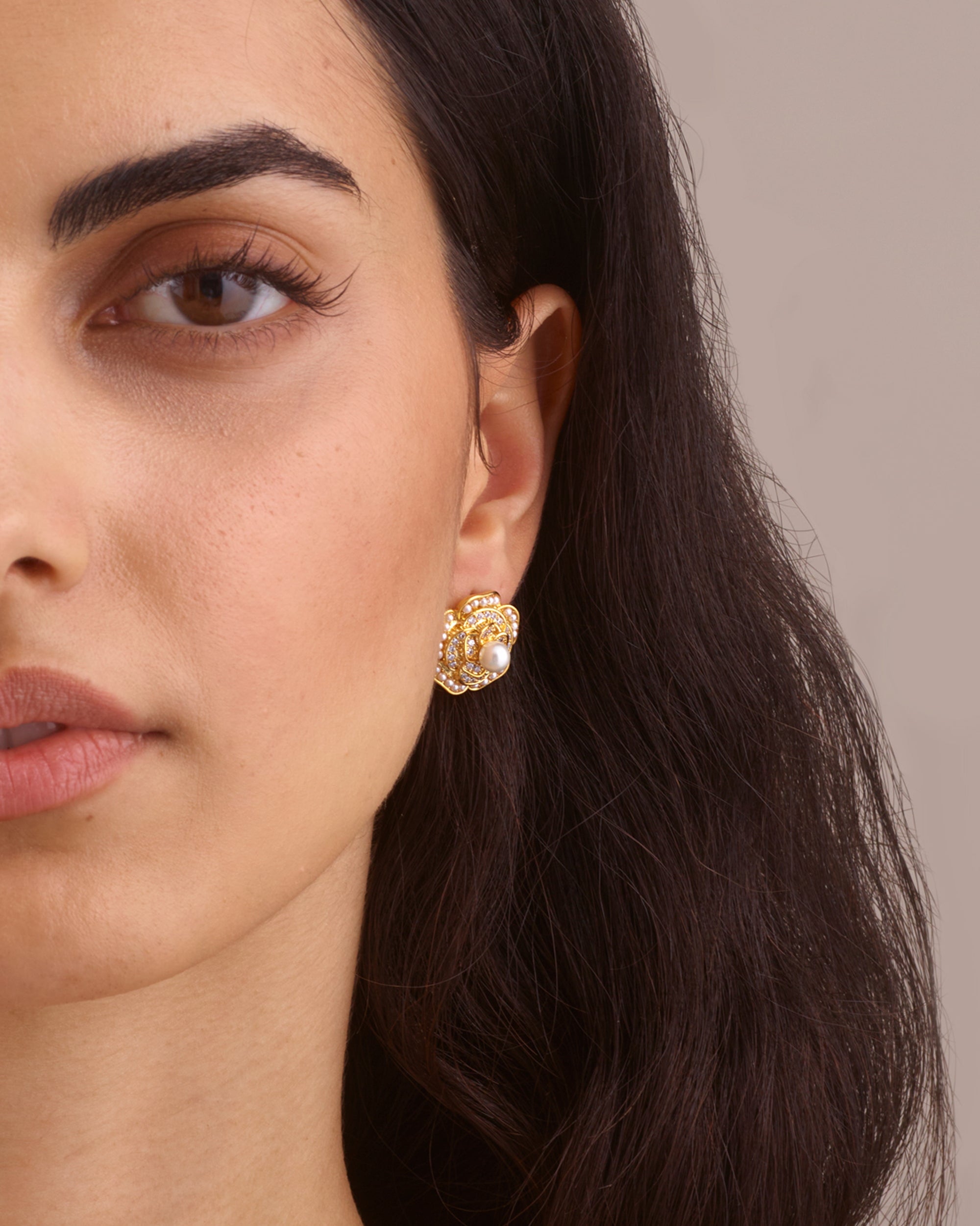 CAMELLIA GOLD STUD EARRINGS - BLACK & WHITE