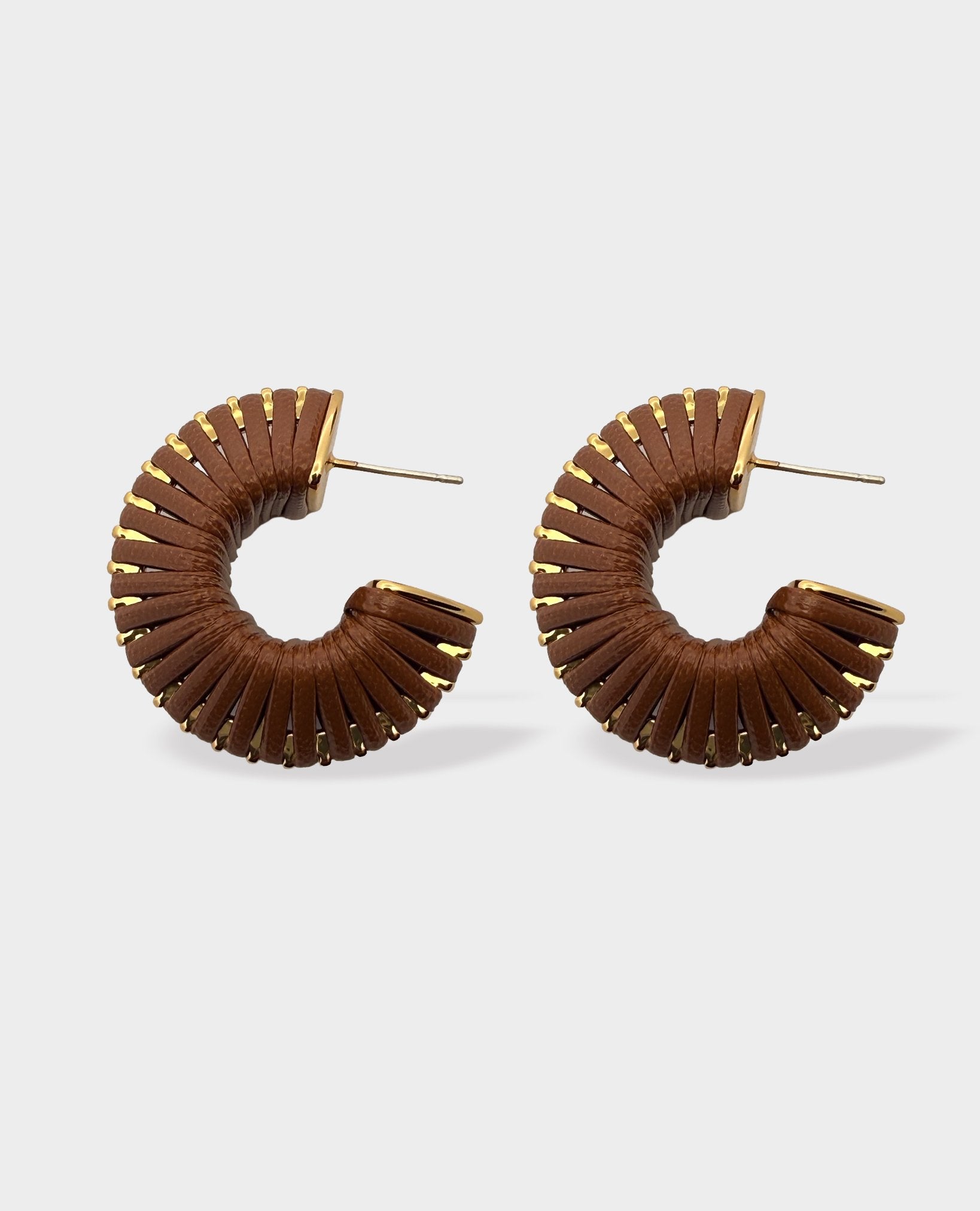CHUNKY LEATHER HOOP EARRINGS - BROWN