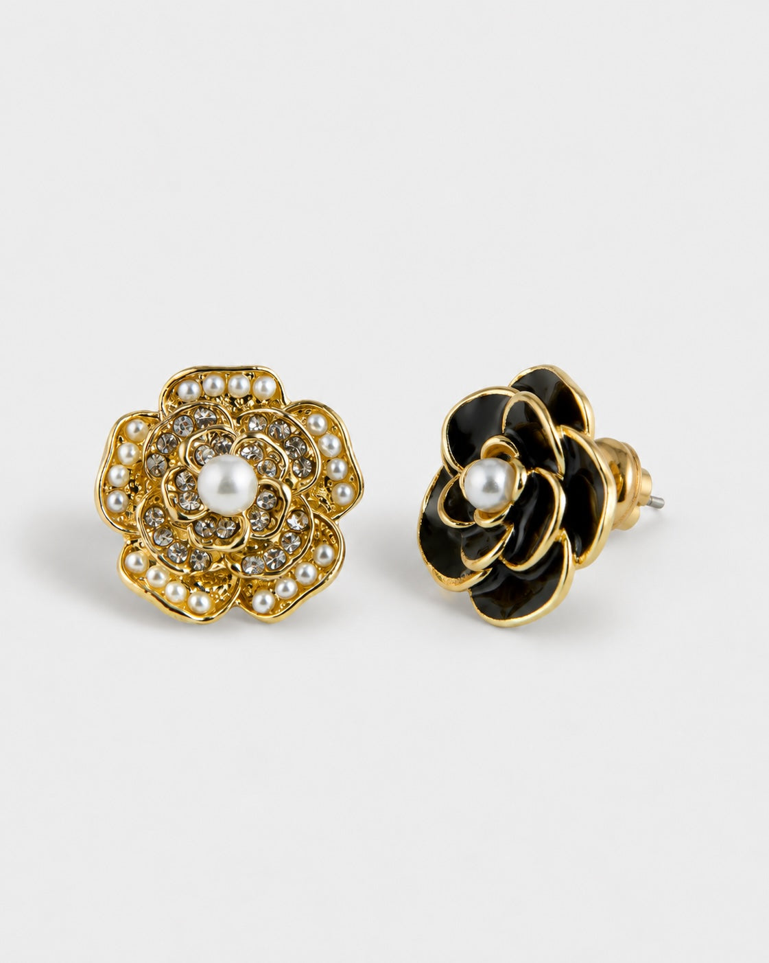 CAMELLIA GOLD STUD EARRINGS - BLACK & WHITE