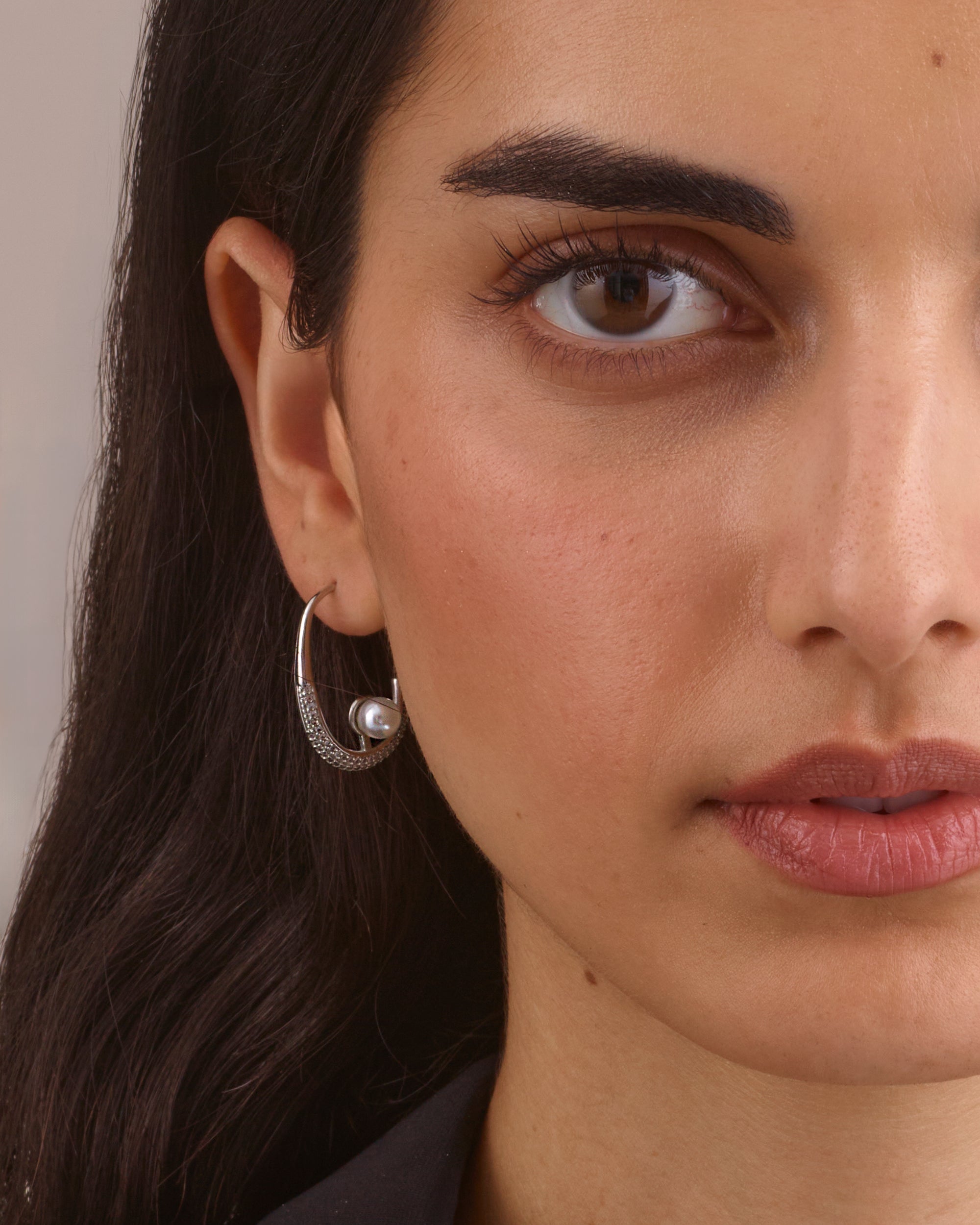 DIAMOND & PEARL HOOK EARRINGS - SILVER